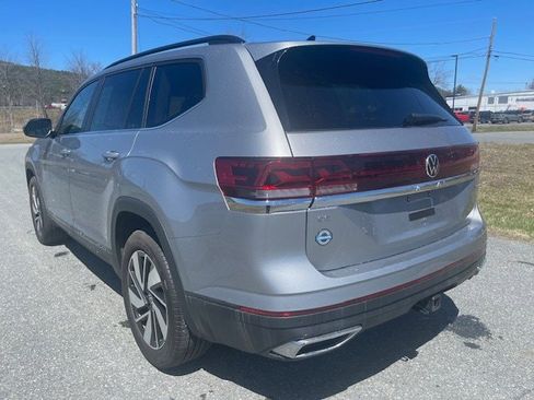 Used 2025 Volkswagen Atlas SE AWD/4WD image 4