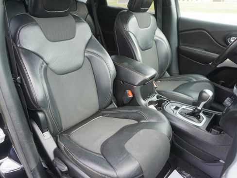 Used 2018 Jeep Cherokee Latitude Plus image 25