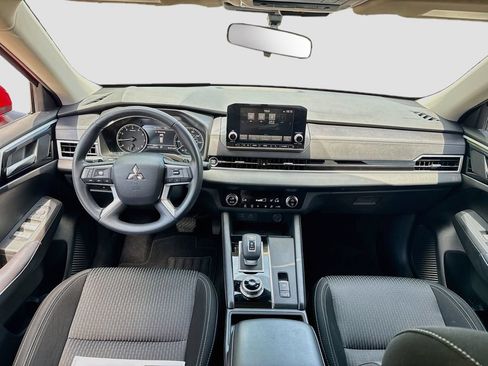 Used 2024 Mitsubishi Outlander ES FWD image 24