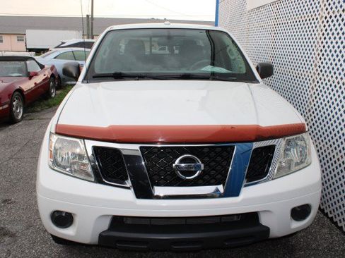 Used 2015 Nissan Frontier SV RWD image 3