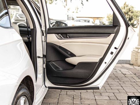 Used 2018 Honda Accord LX image 30