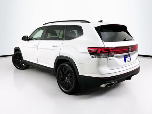 Used 2026 Volkswagen Atlas SE w/ Panoramic Sunroof Package FWD image 6