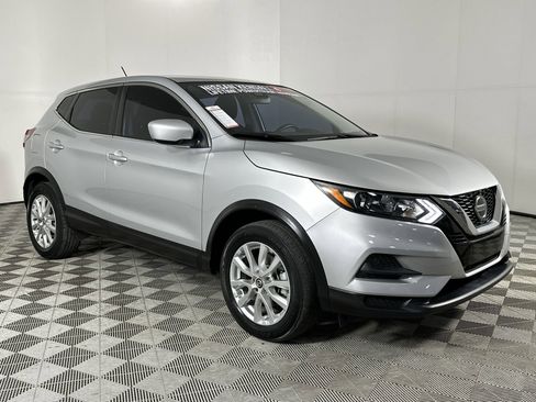Used 2021 Nissan Rogue Sport S image 2