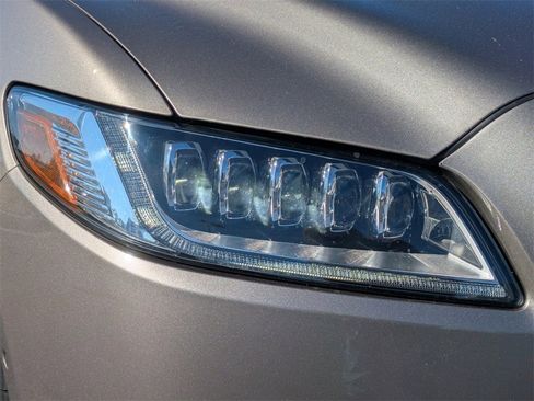 Used 2020 Lincoln Continental Reserve w/ Luxury Package image 11