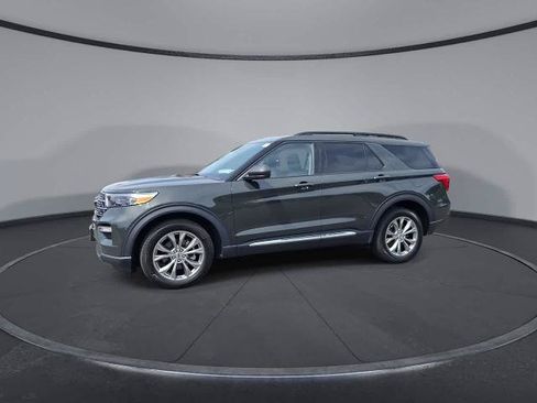 Certified 2023 Ford Explorer XLT w/ Equipment Group 202A AWD/4WD image 4