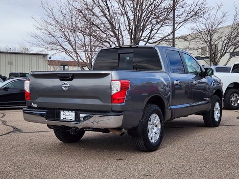 Used 2017 Nissan Titan SV image 3