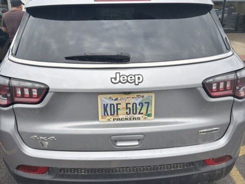 Used 2023 Jeep Compass Latitude image 3