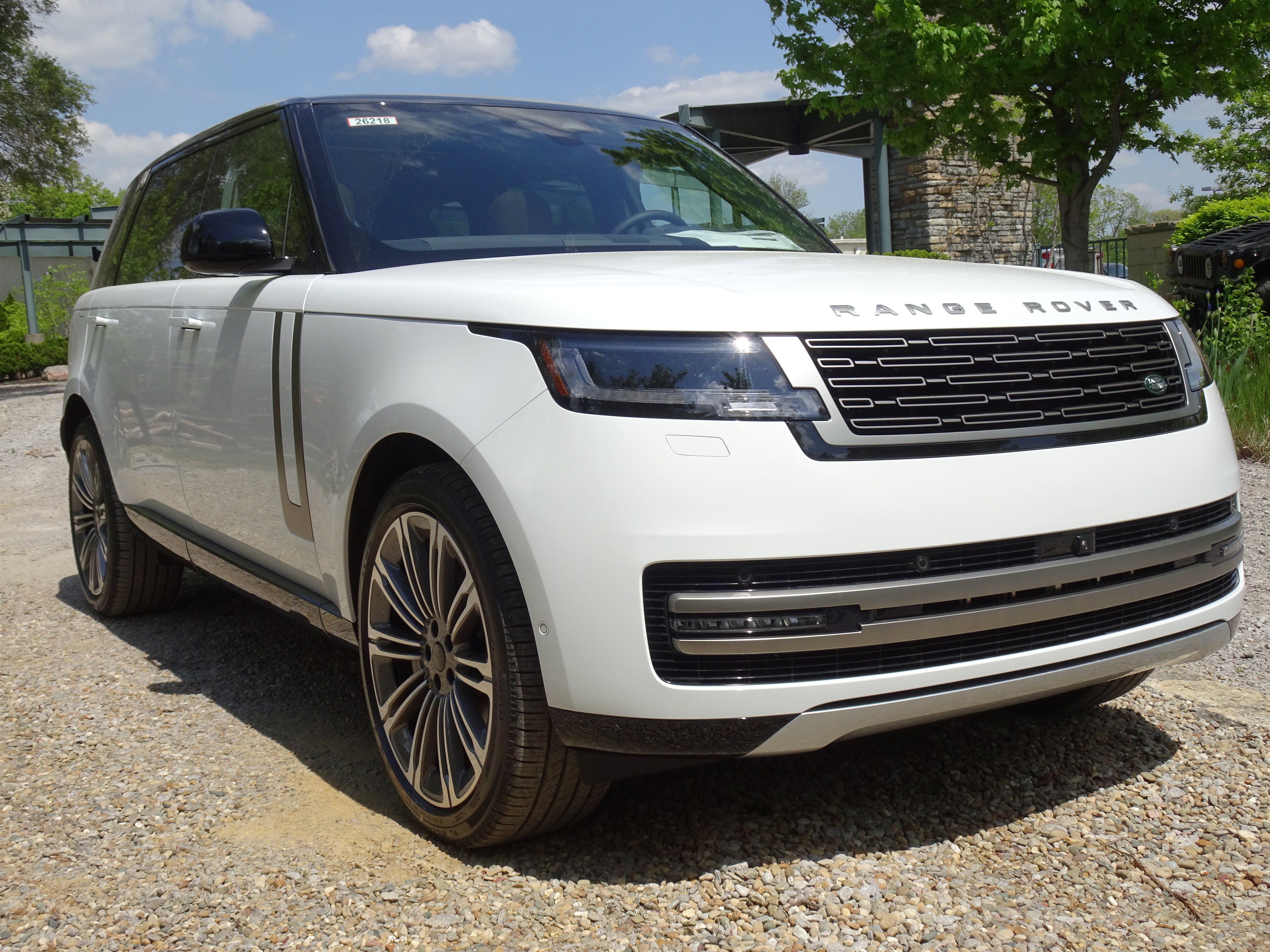 New 2026 Land Rover Range Rover Long Wheelbase SE AWD/4WD image 13