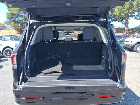 Used 2025 Lincoln Navigator Reserve AWD/4WD image 8