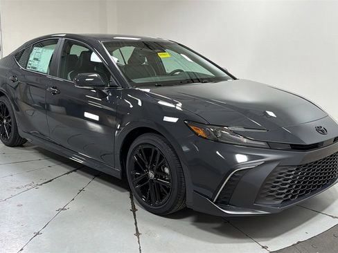 New 2026 Toyota Camry SE image 3