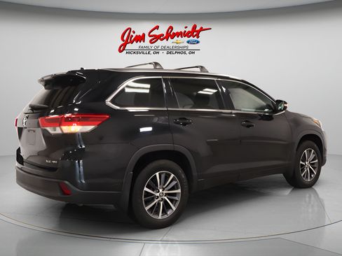Used 2017 Toyota Highlander XLE AWD/4WD image 6