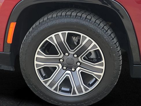 Used 2024 Jeep Wagoneer L Series II RWD image 8