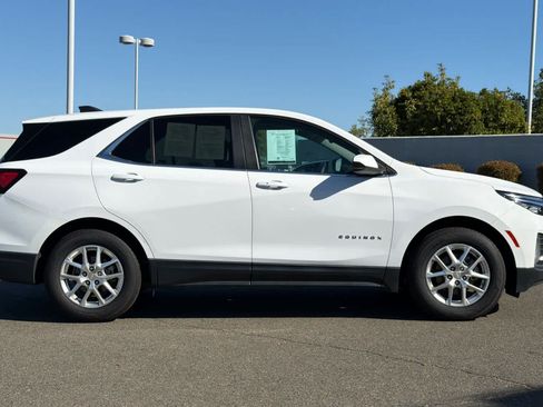 Used 2022 Chevrolet Equinox LT w/ LPO, Floor Liner Package FWD image 6