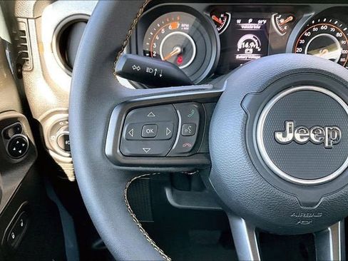 Used 2024 Jeep Wrangler Willys AWD/4WD image 20