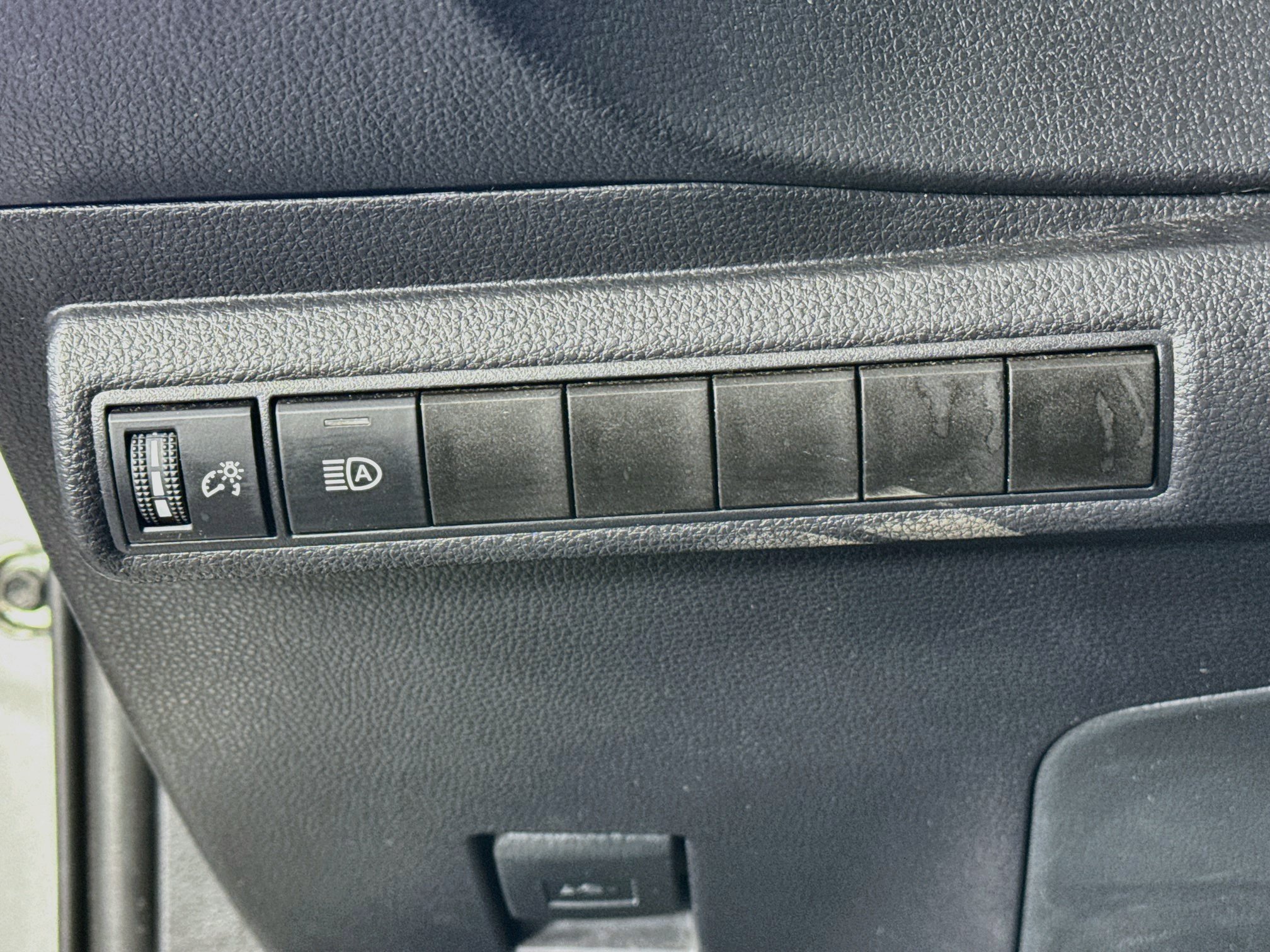 Certified 2025 Toyota Corolla LE FWD image 10