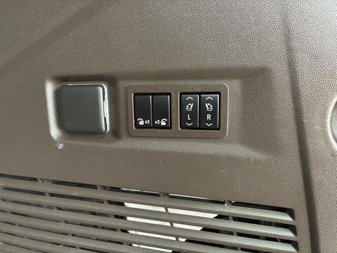 Used 2021 GMC Yukon Denali w/ Denali Premium Package AWD/4WD image 37