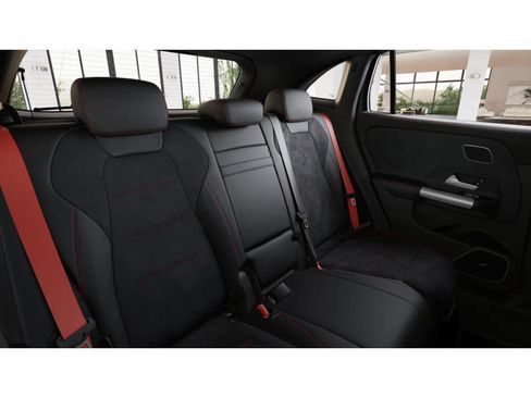 Used 2025 Mercedes-Benz GLA 35 AMG 4MATIC image 5