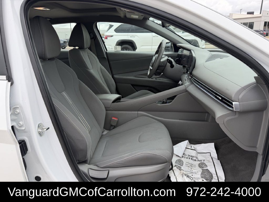 Used 2024 Hyundai Elantra SEL w/ Convenience Package FWD image 30