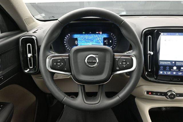 Used 2024 Volvo XC40 B5 Plus AWD/4WD image 23