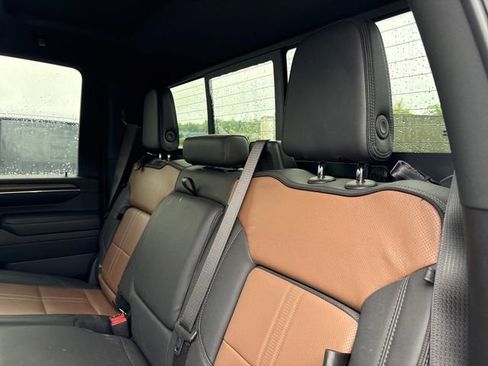 Used 2024 Chevrolet Silverado 2500 High Country w/ Technology Package AWD/4WD image 10