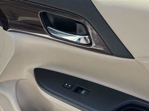 Used 2016 Honda Accord EX-L image 32