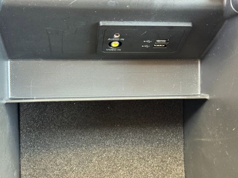 Used 2020 Nissan Pathfinder S FWD image 29