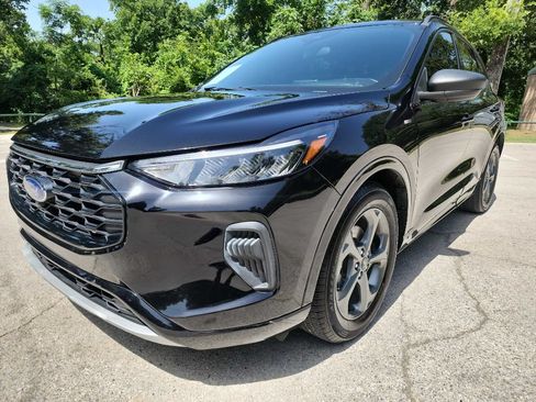 Used 2023 Ford Escape ST-Line FWD image 3