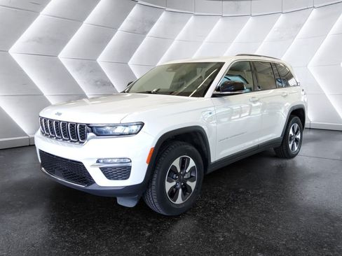 Used 2024 Jeep Grand Cherokee Limited 4xe AWD/4WD image 3