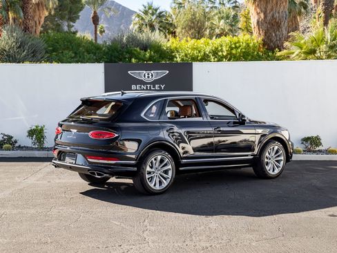 Used 2022 Bentley Bentayga image 11