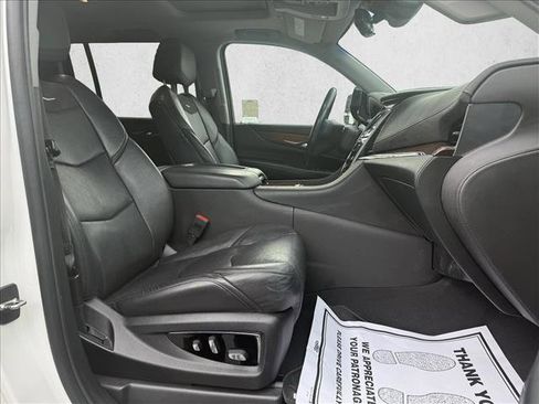 Used 2019 Cadillac Escalade ESV Luxury image 22