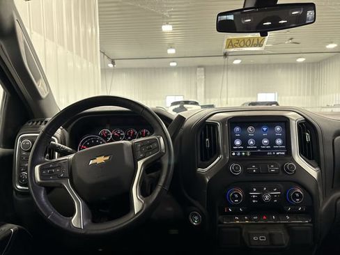 Used 2022 Chevrolet Silverado 1500 LT AWD/4WD image 5