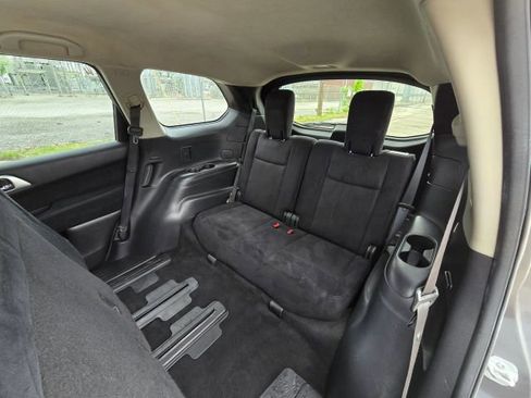 Used 2016 Nissan Pathfinder SV AWD/4WD image 18