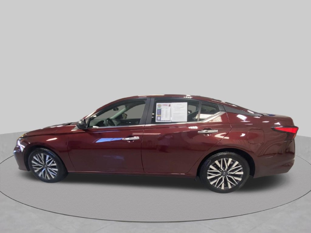 Used 2025 Nissan Altima 2.5 SV FWD image 11