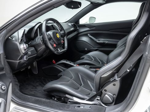 Used 2017 Ferrari 488 GTB image 82