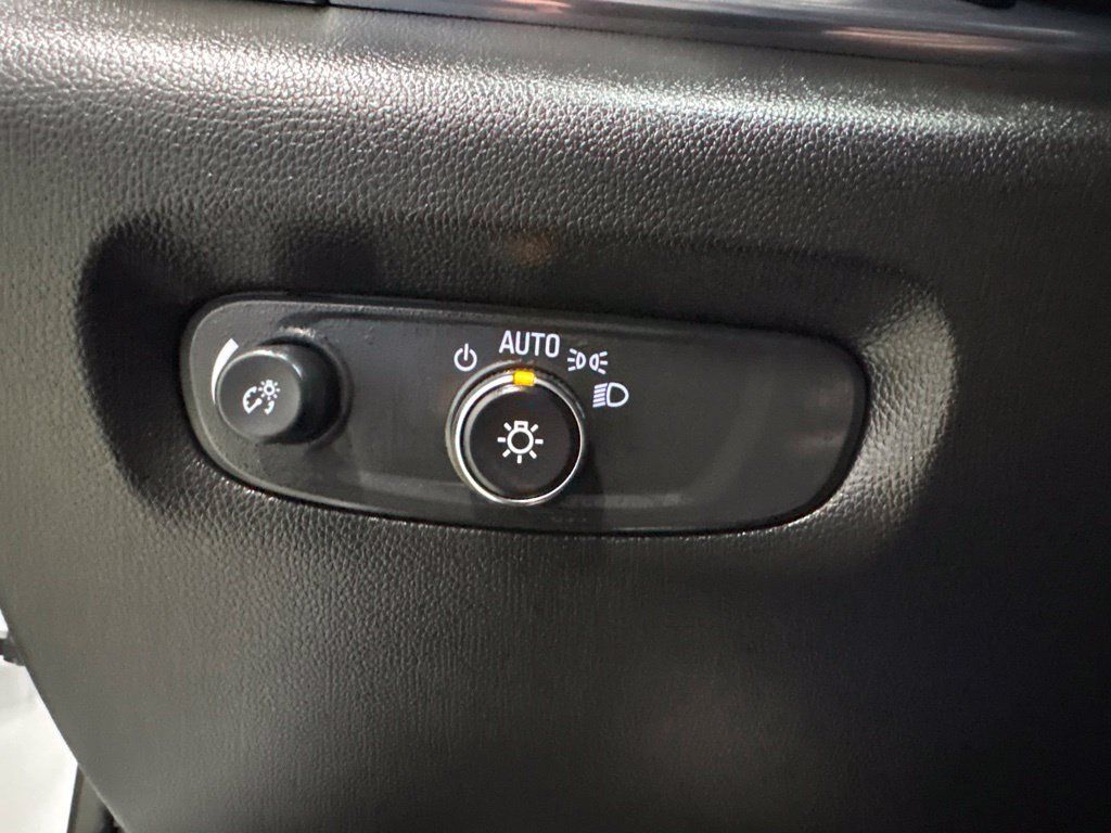 Used 2023 Chevrolet Traverse LT AWD/4WD image 26