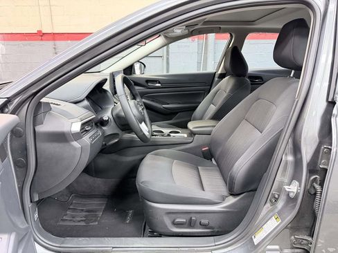 Used 2025 Nissan Altima 2.5 SV w/ SV Premium Package FWD image 15