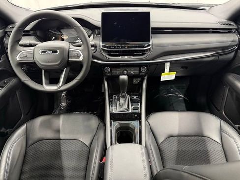 New 2026 Jeep Compass Latitude image 4