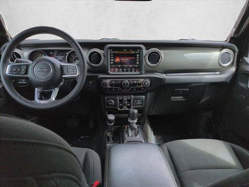 Used 2023 Jeep Gladiator Overland AWD/4WD image 17