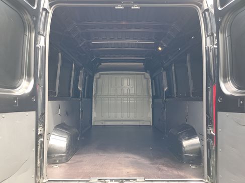 Used 2021 RAM ProMaster 2500 w/ Premium Appearance Group FWD image 13