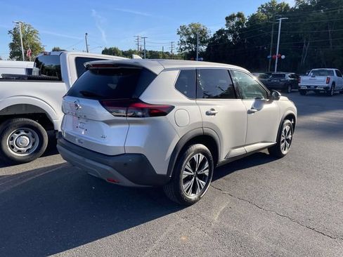 Used 2021 Nissan Rogue SV FWD image 7