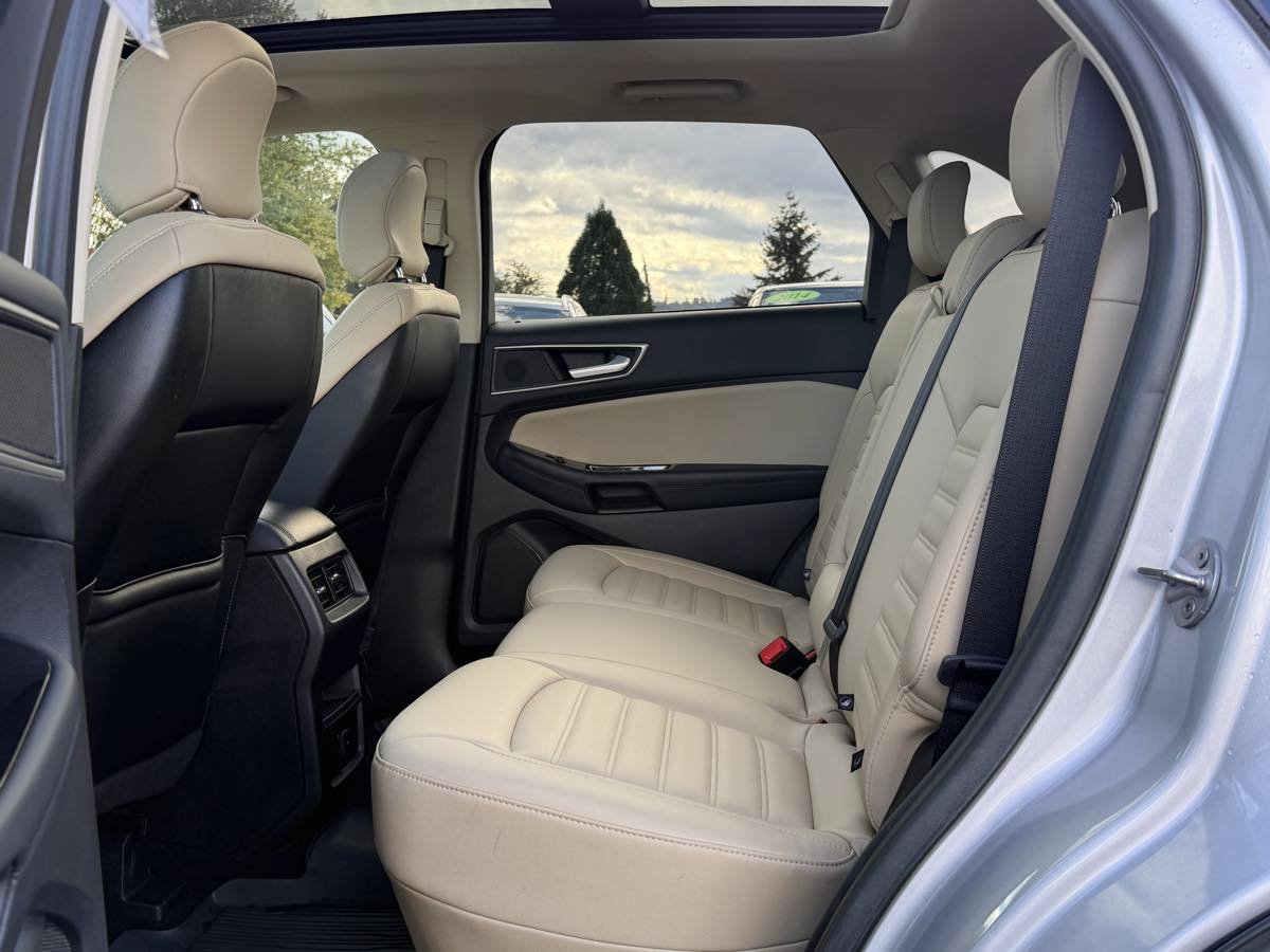 Used 2019 Ford Edge SEL w/ Equipment Group 201A AWD/4WD image 16