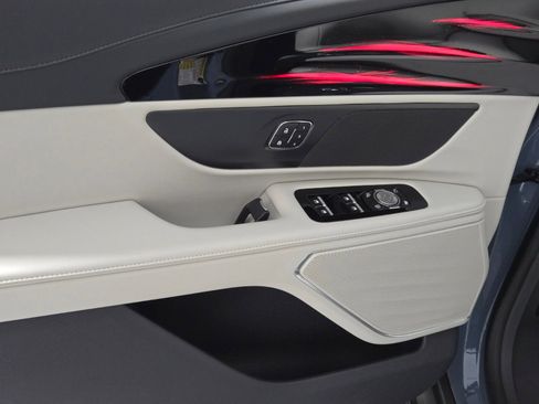 New 2026 Lincoln Nautilus Premier image 21