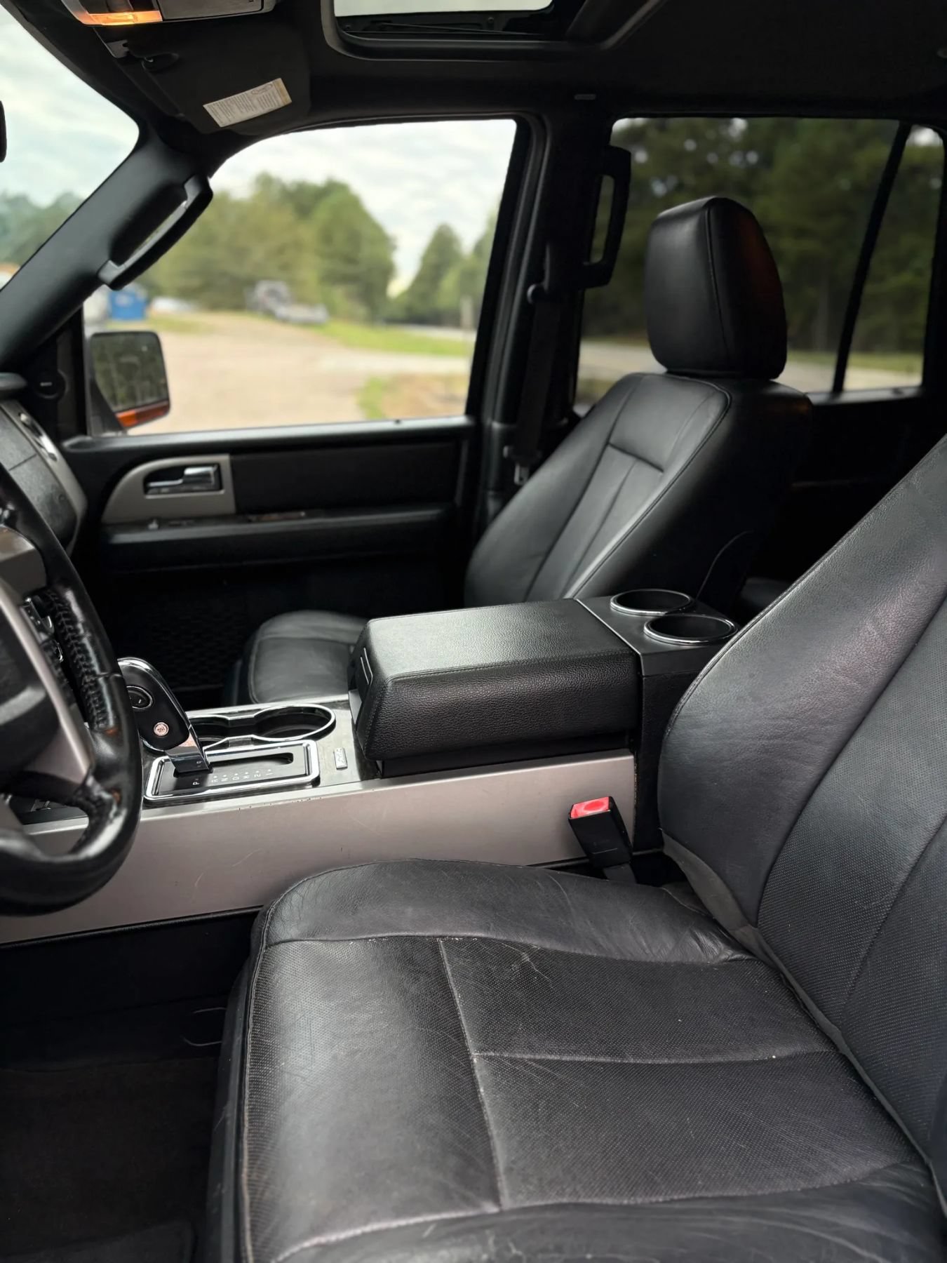 Used 2016 Ford Expedition Limited w/ Equipment Group 301A AWD/4WD image 11