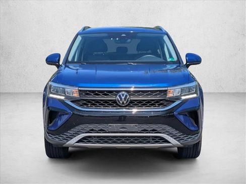Used 2023 Volkswagen Taos SE AWD/4WD image 2