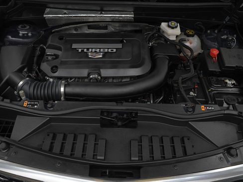 Used 2024 Cadillac XT4 Premium Luxury image 33