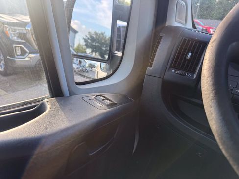Used 2018 RAM ProMaster 3500 w/ Interior Convenience Group FWD image 19