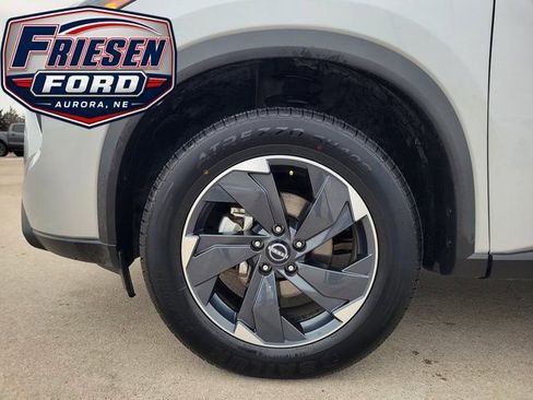 Used 2024 Nissan Rogue SV AWD/4WD image 9