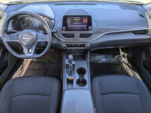 Used 2025 Nissan Altima 2.5 SV image 15