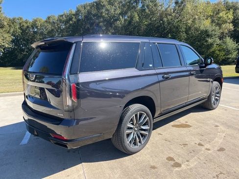 Used 2024 Cadillac Escalade ESV Sport w/ Touring Package image 8