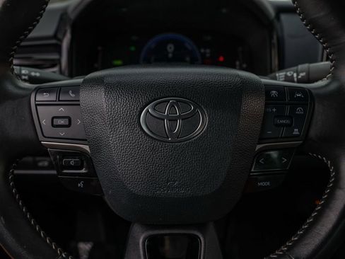 Used 2025 Toyota Camry SE FWD image 24